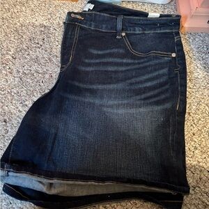 NWT 5in dark wash size 22 torrid jean shorts